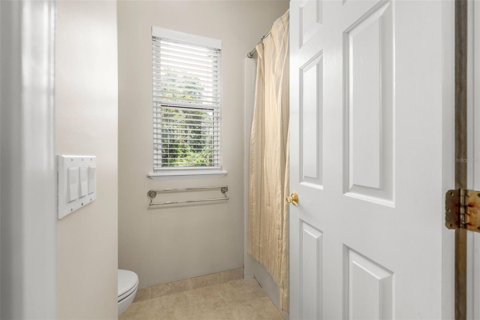 Listing photo id 57 for 3517 92nd Street