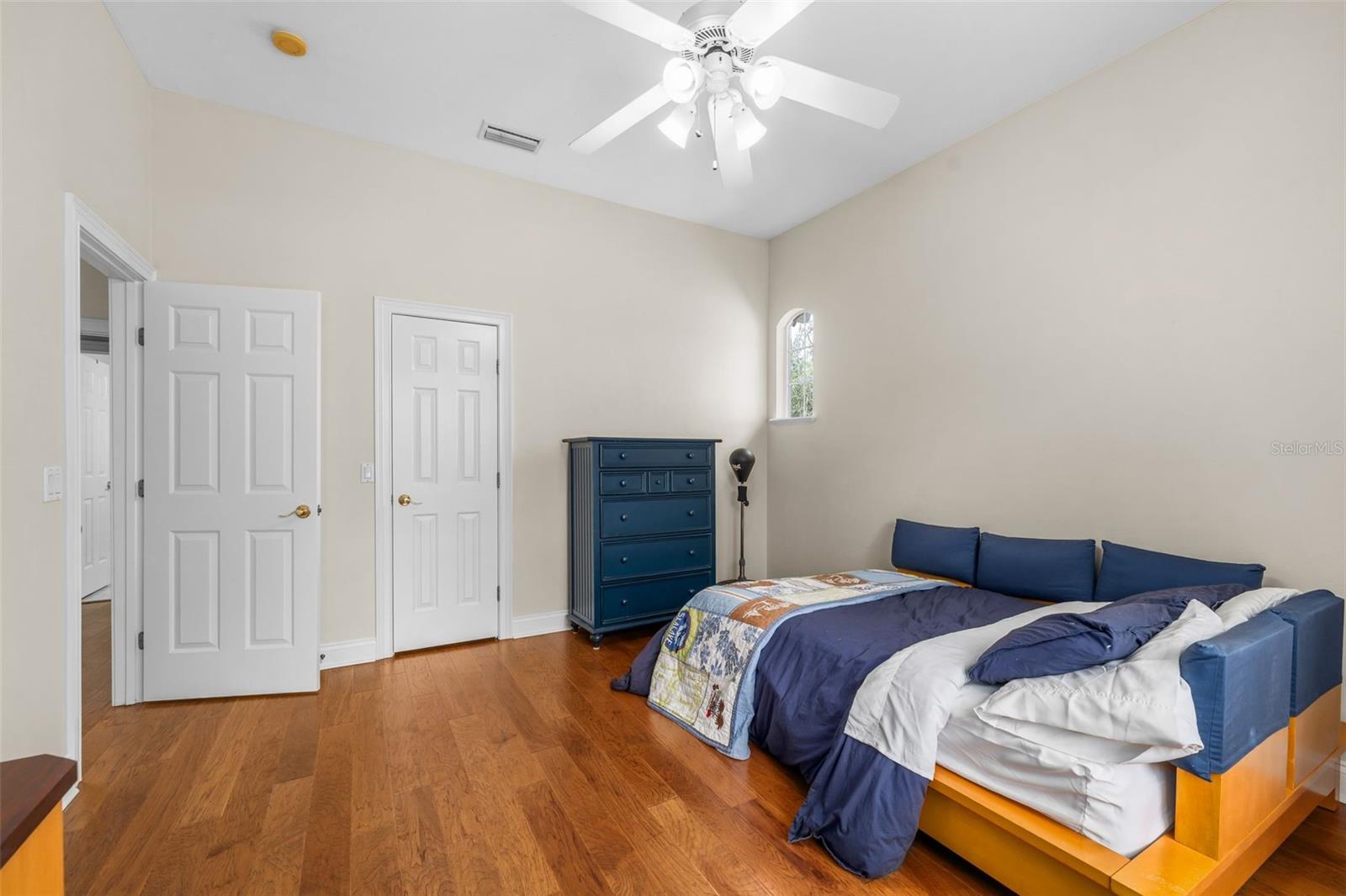 Listing photo id 58 for 3517 92nd Street