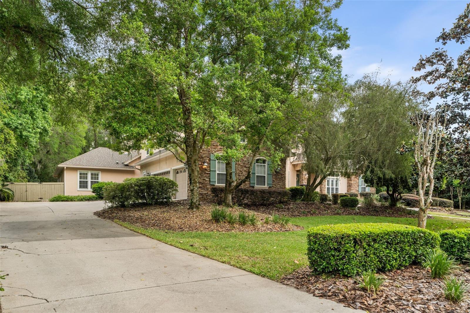 Listing photo id 74 for 3517 92nd Street