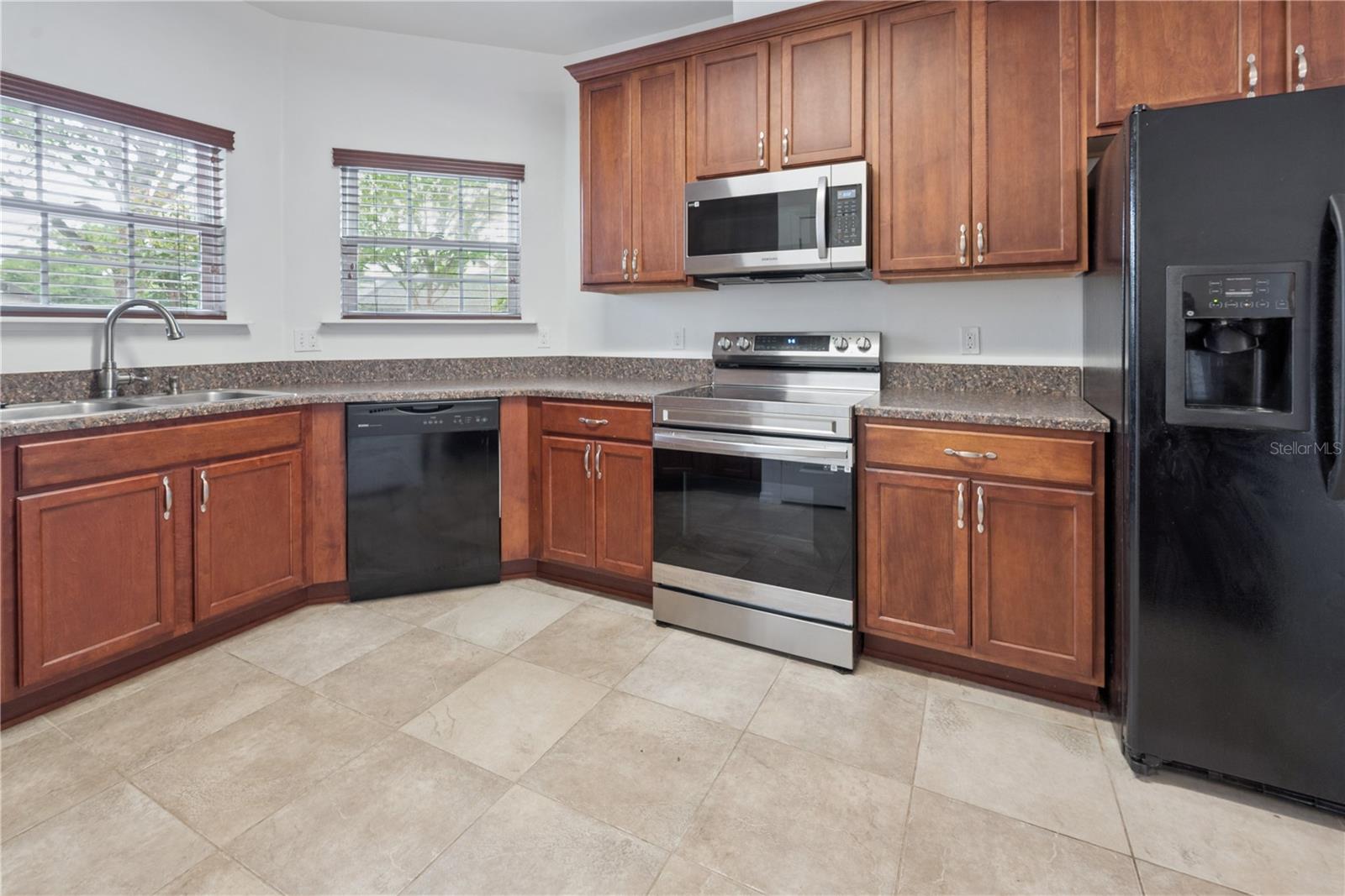 Image 5 of 32 For 7443 80th Drive