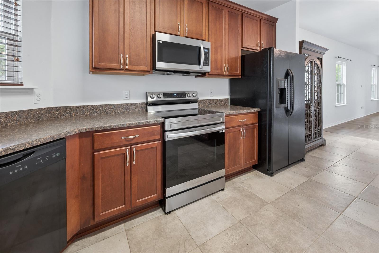 Image 7 of 32 For 7443 80th Drive
