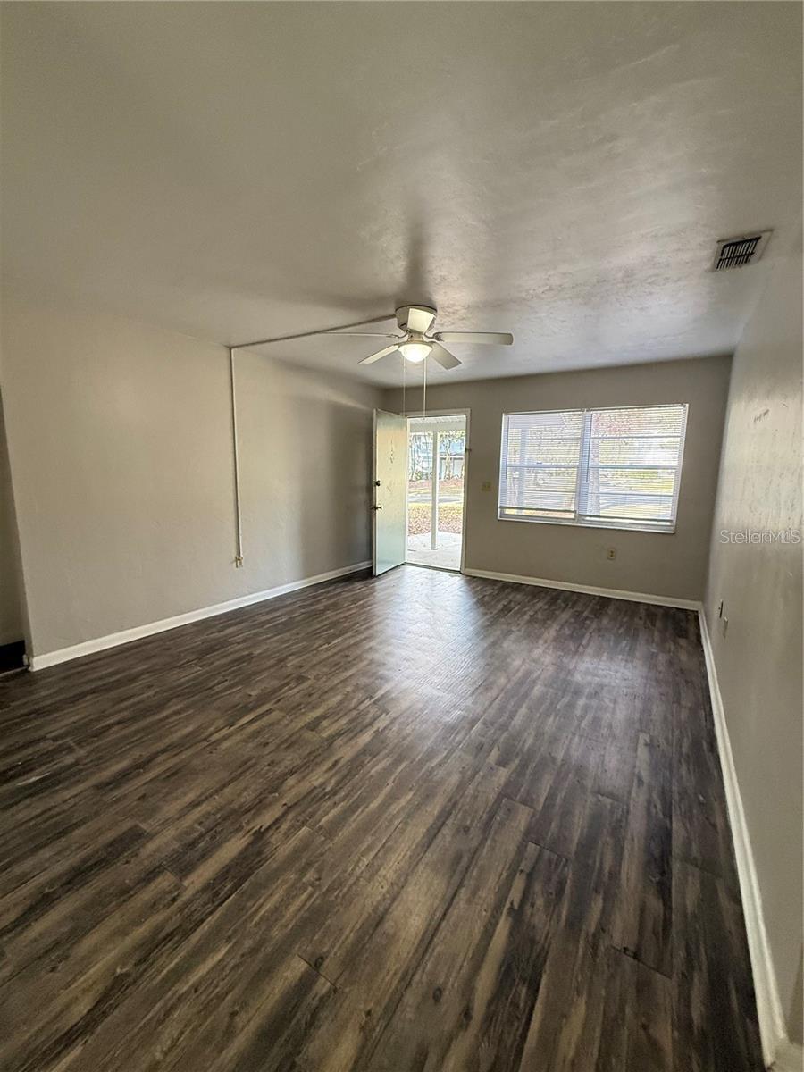 Image 8 of 12 For 615 11th Lane D