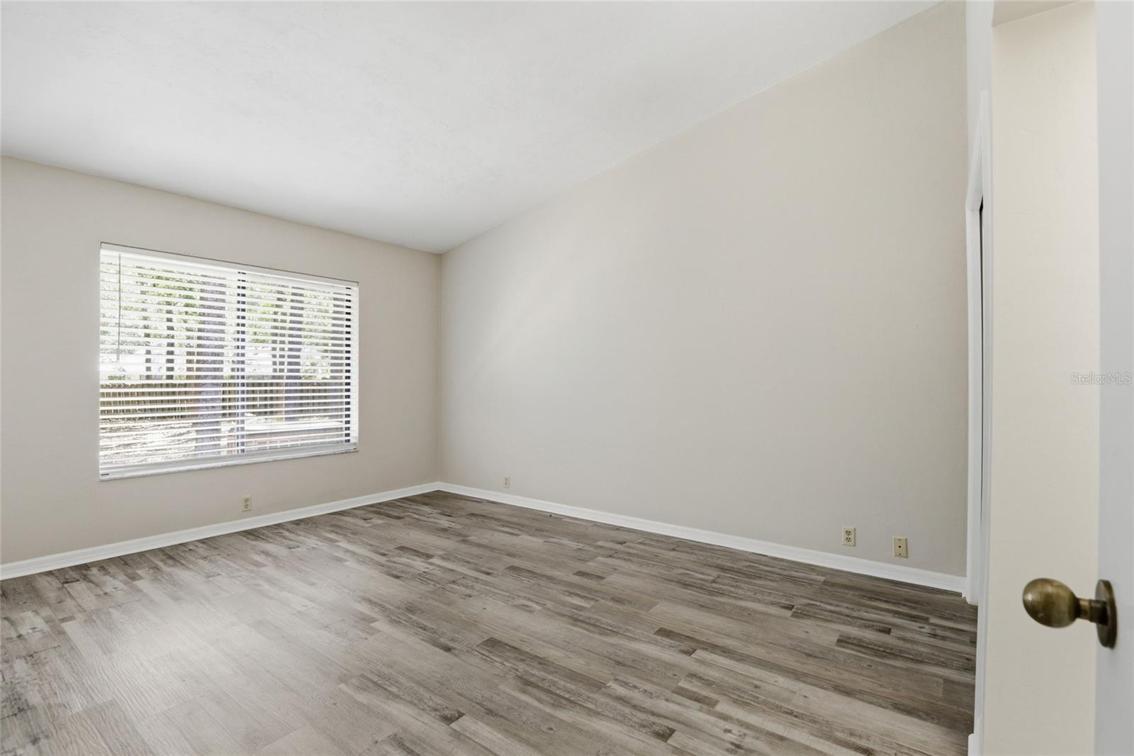 Image 15 of 34 For 4023 23rd Circle