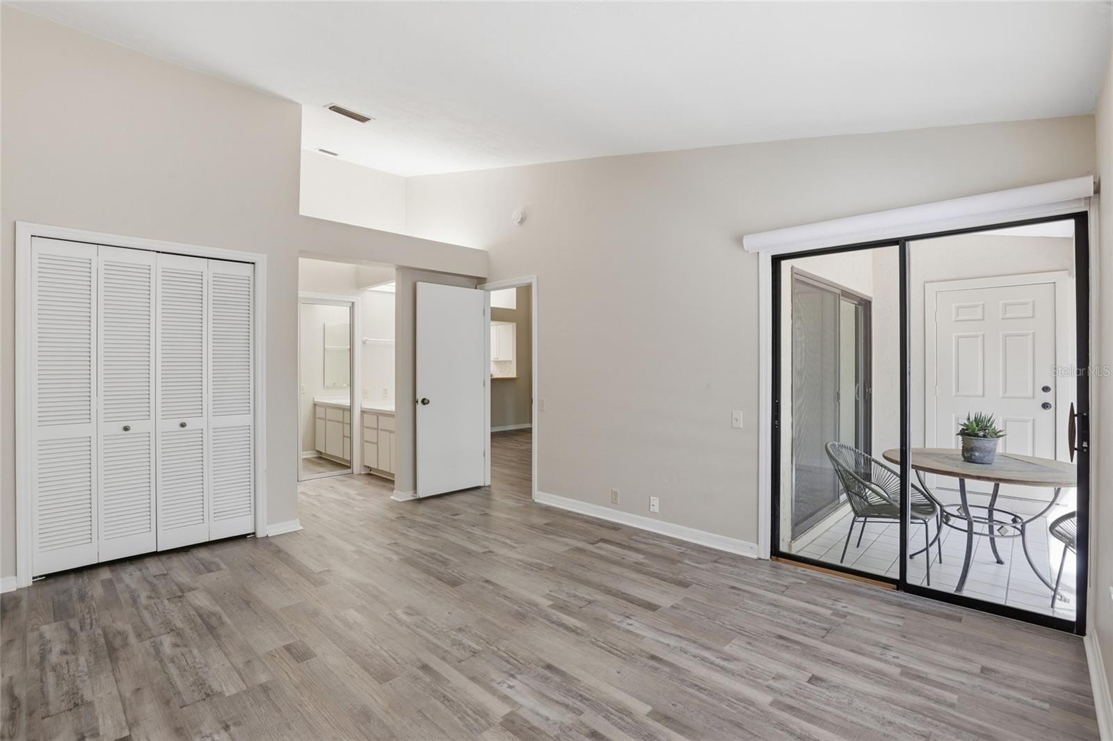 Image 16 of 34 For 4023 23rd Circle