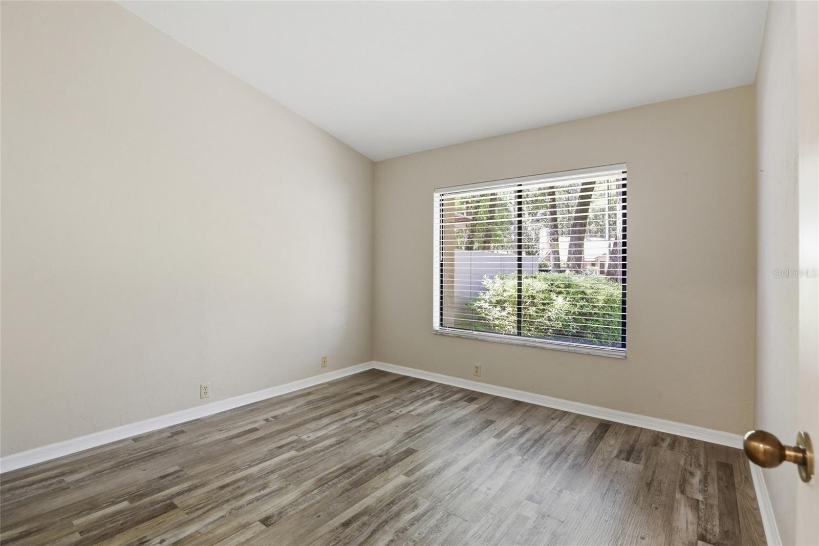 Image 21 of 34 For 4023 23rd Circle