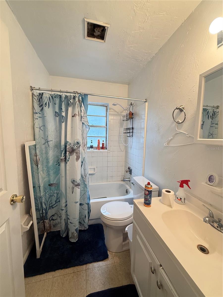 Image 3 of 11 For 615 11th Lane A