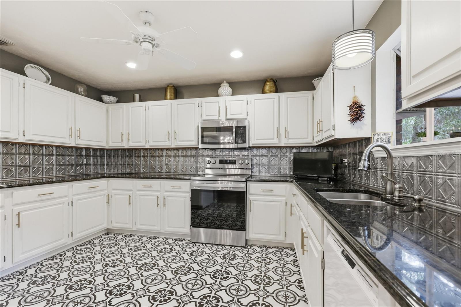 Image 10 of 40 For 9702 52nd Lane