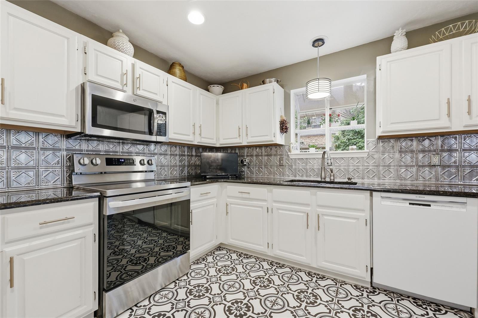 Image 11 of 40 For 9702 52nd Lane