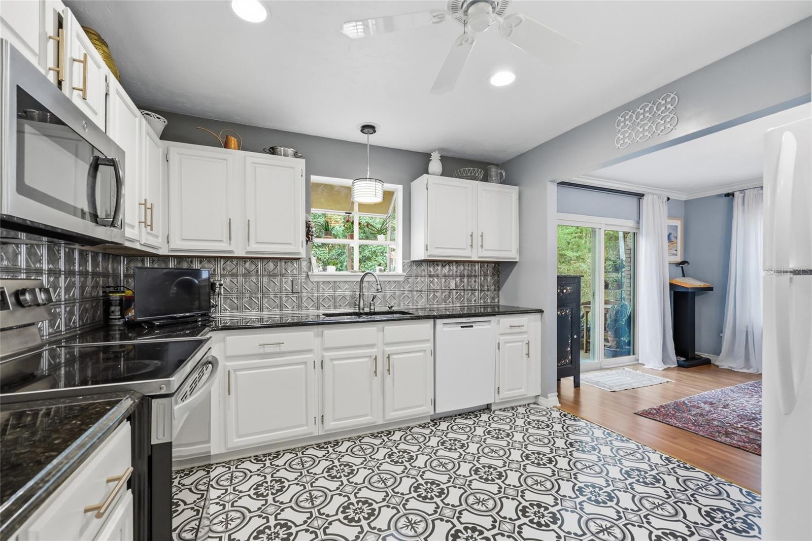 Image 12 of 40 For 9702 52nd Lane