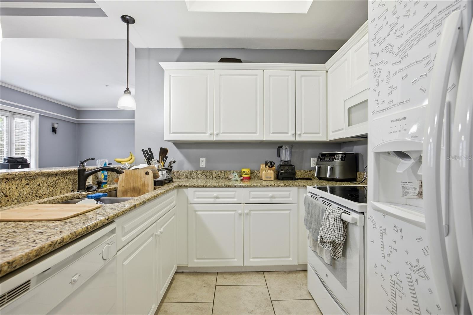 Image 11 of 37 For 325 14th Street 307
