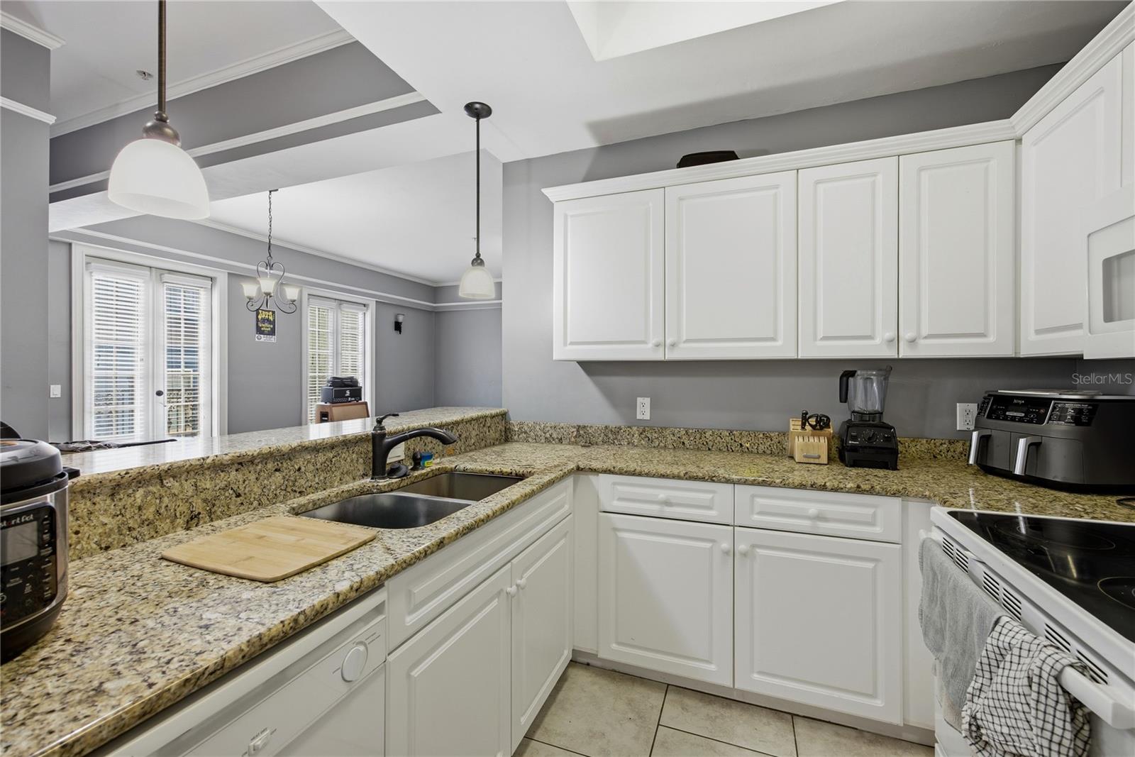 Image 12 of 37 For 325 14th Street 307