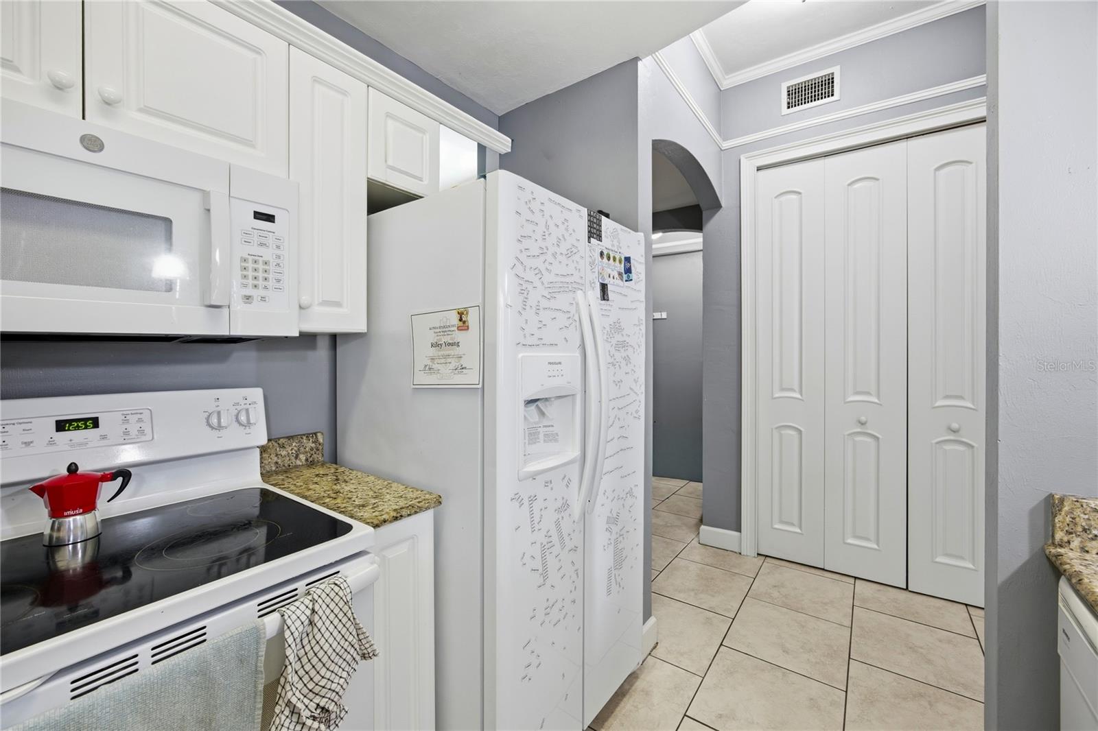 Image 13 of 37 For 325 14th Street 307