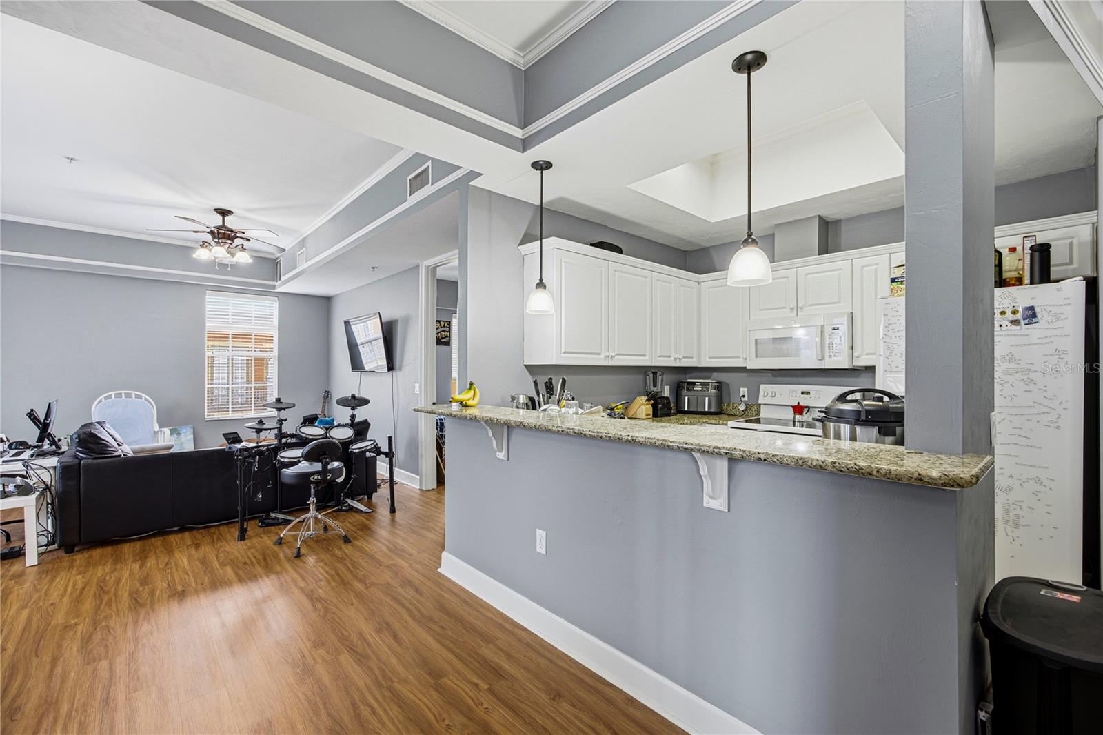 Image 15 of 37 For 325 14th Street 307