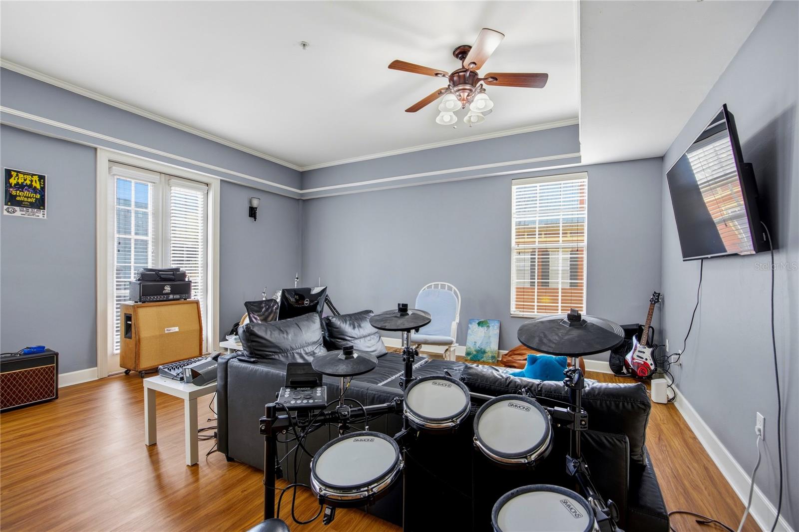 Image 17 of 37 For 325 14th Street 307