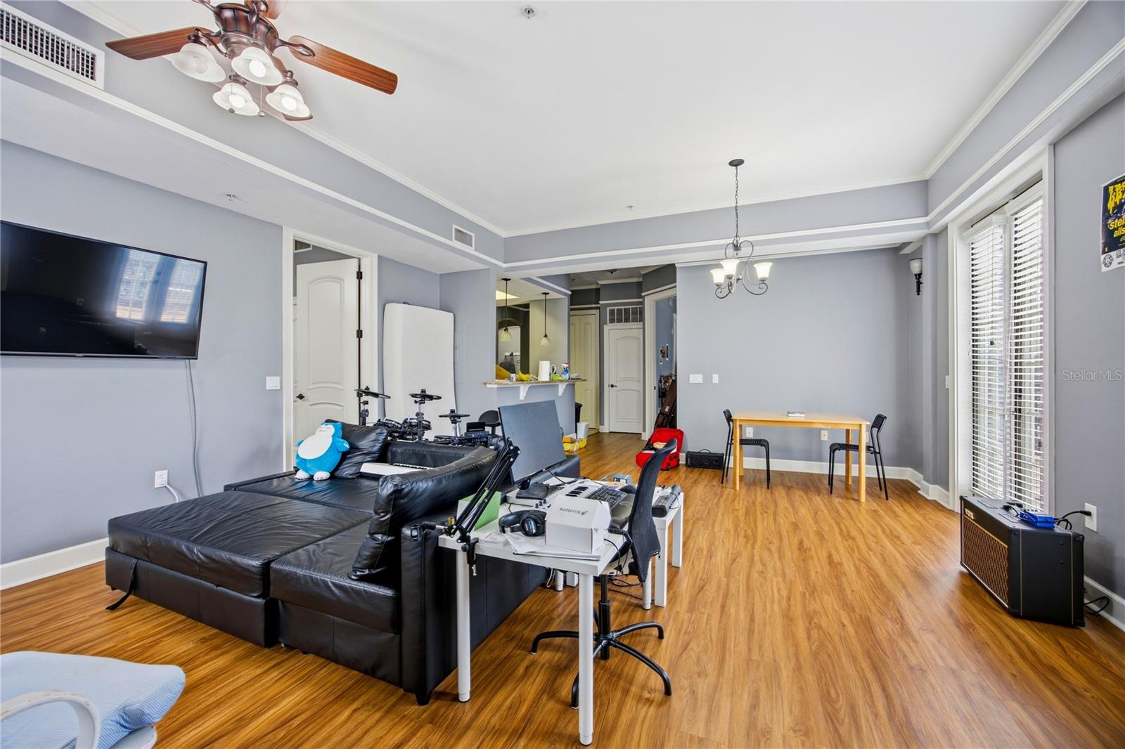 Image 18 of 37 For 325 14th Street 307