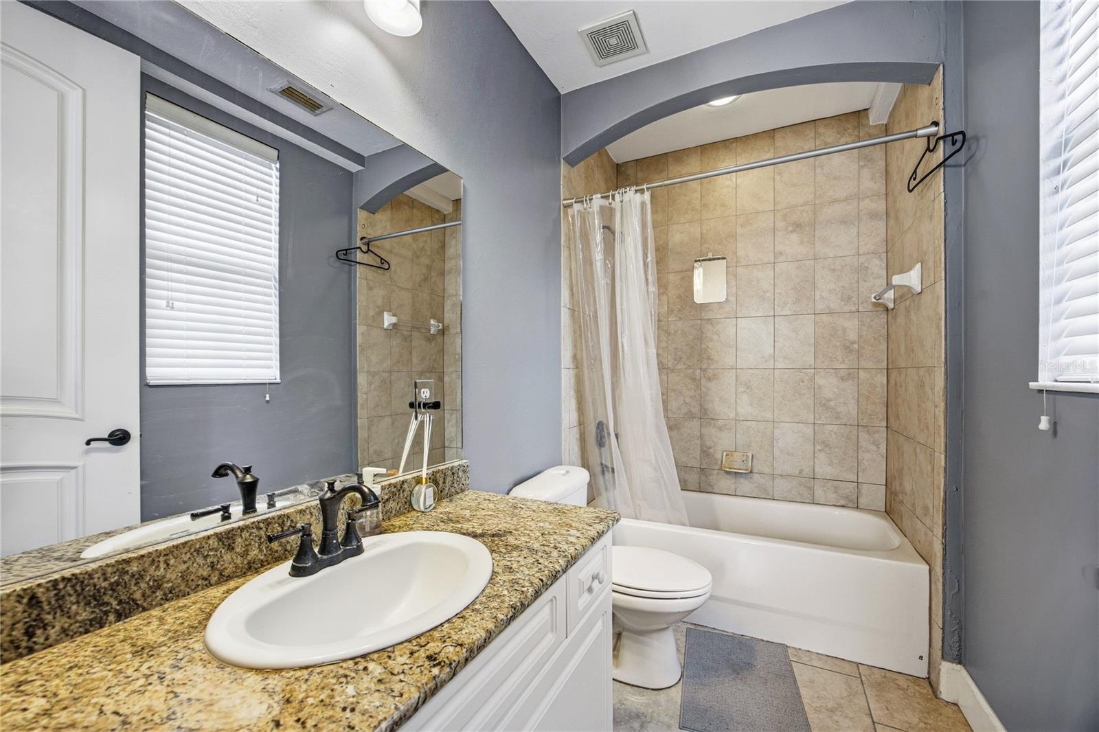 Image 23 of 37 For 325 14th Street 307