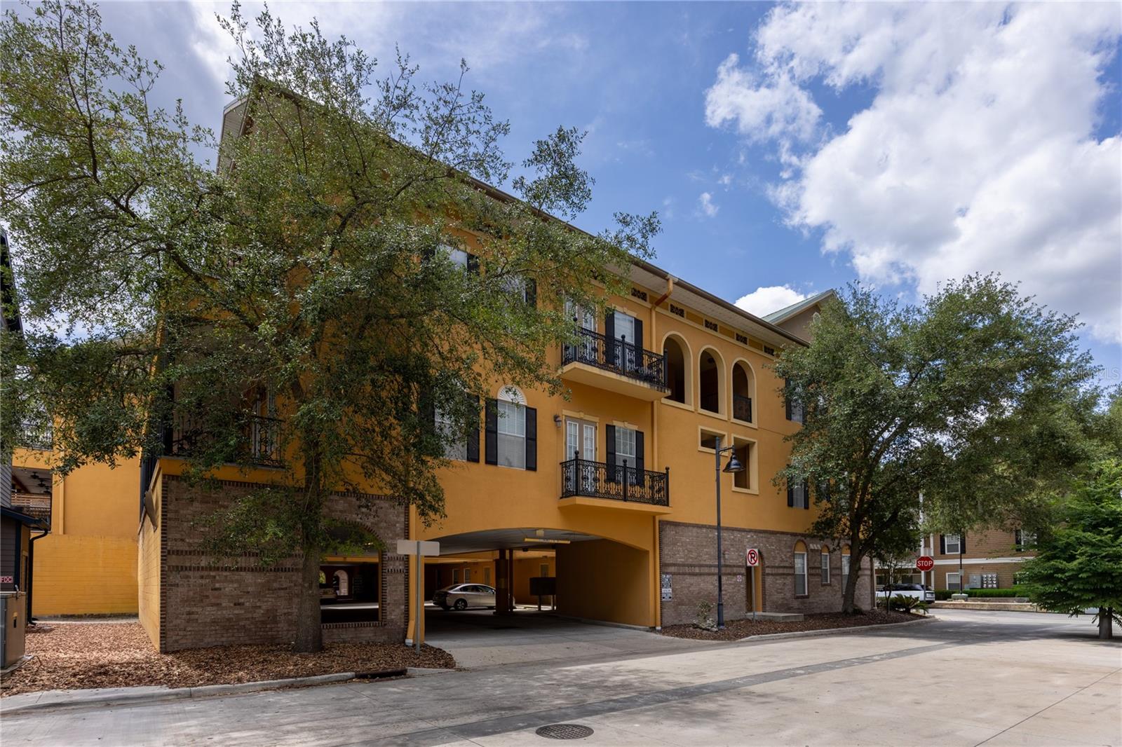 Image 33 of 37 For 325 14th Street 307