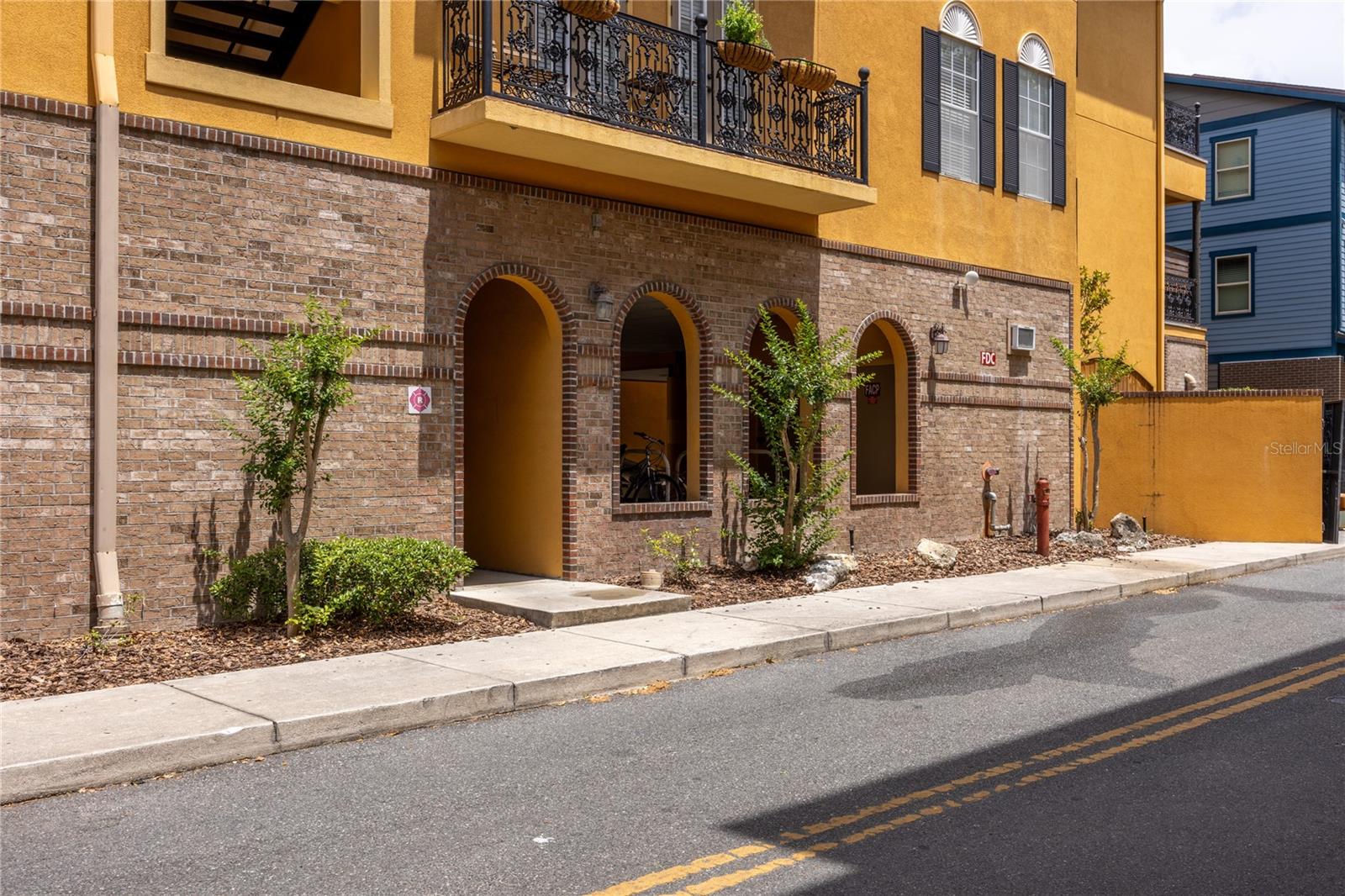 Image 5 of 37 For 325 14th Street 307
