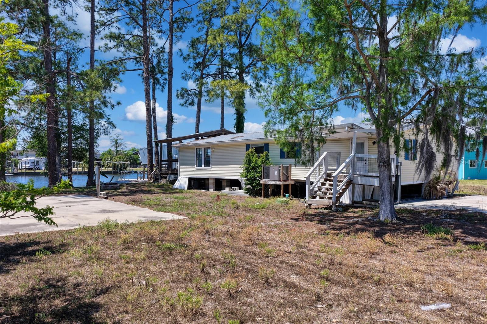 Listing photo id 3 for 53 241st Street