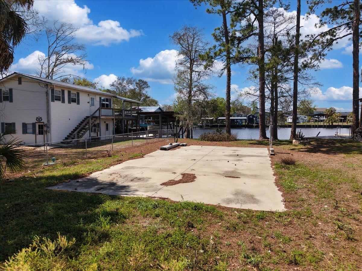 Listing photo id 24 for 53 241st Street