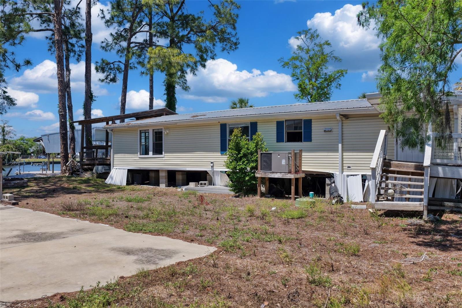 Listing photo id 5 for 53 241st Street