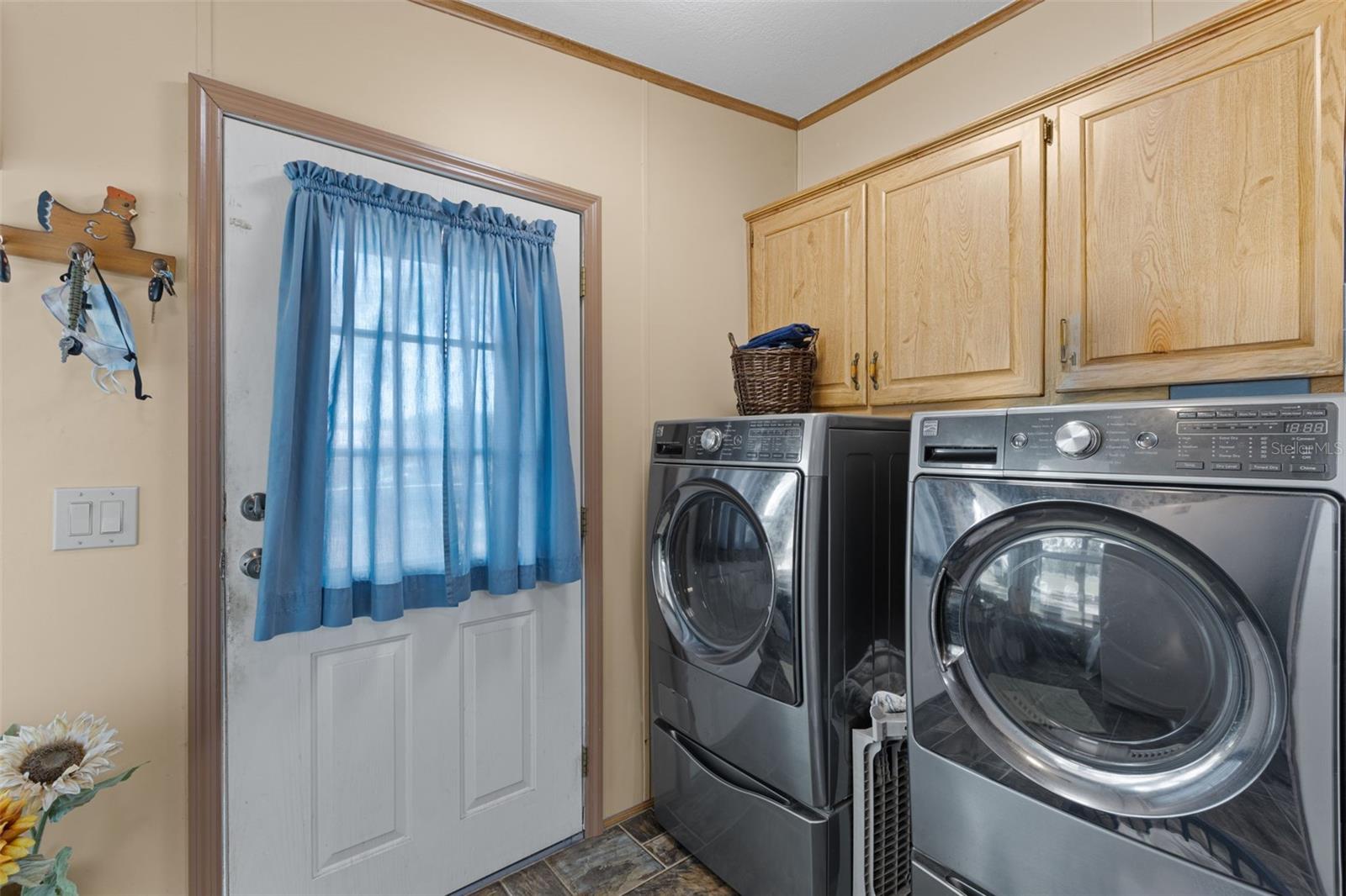 Image 18 of 83 For 6689 55th Street