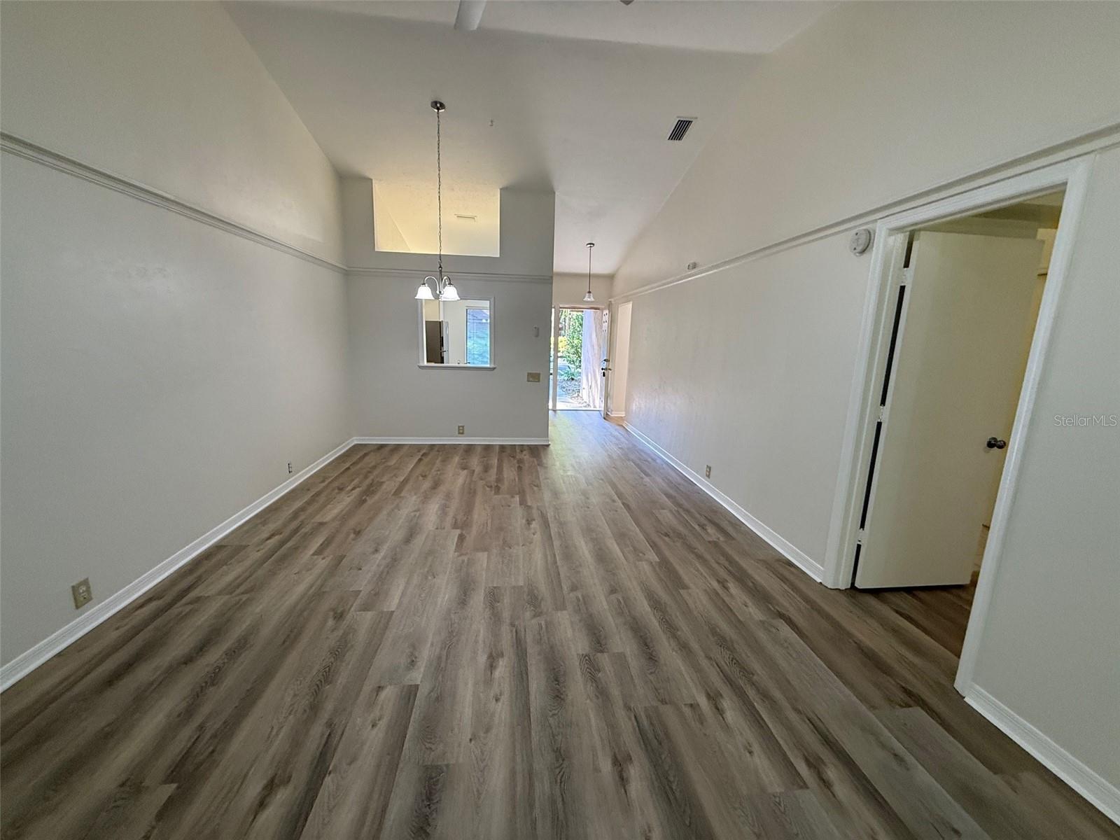 Image 3 of 17 For 4052 23rd Circle