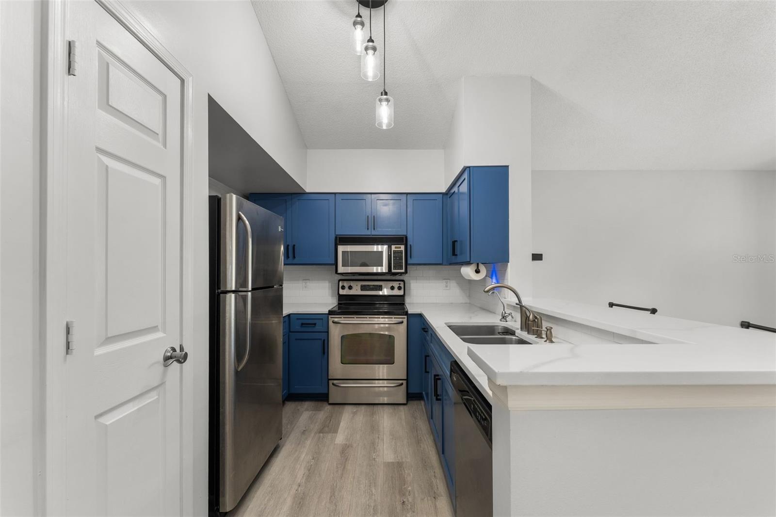 Image 11 of 34 For 10000 52nd Avenue 24