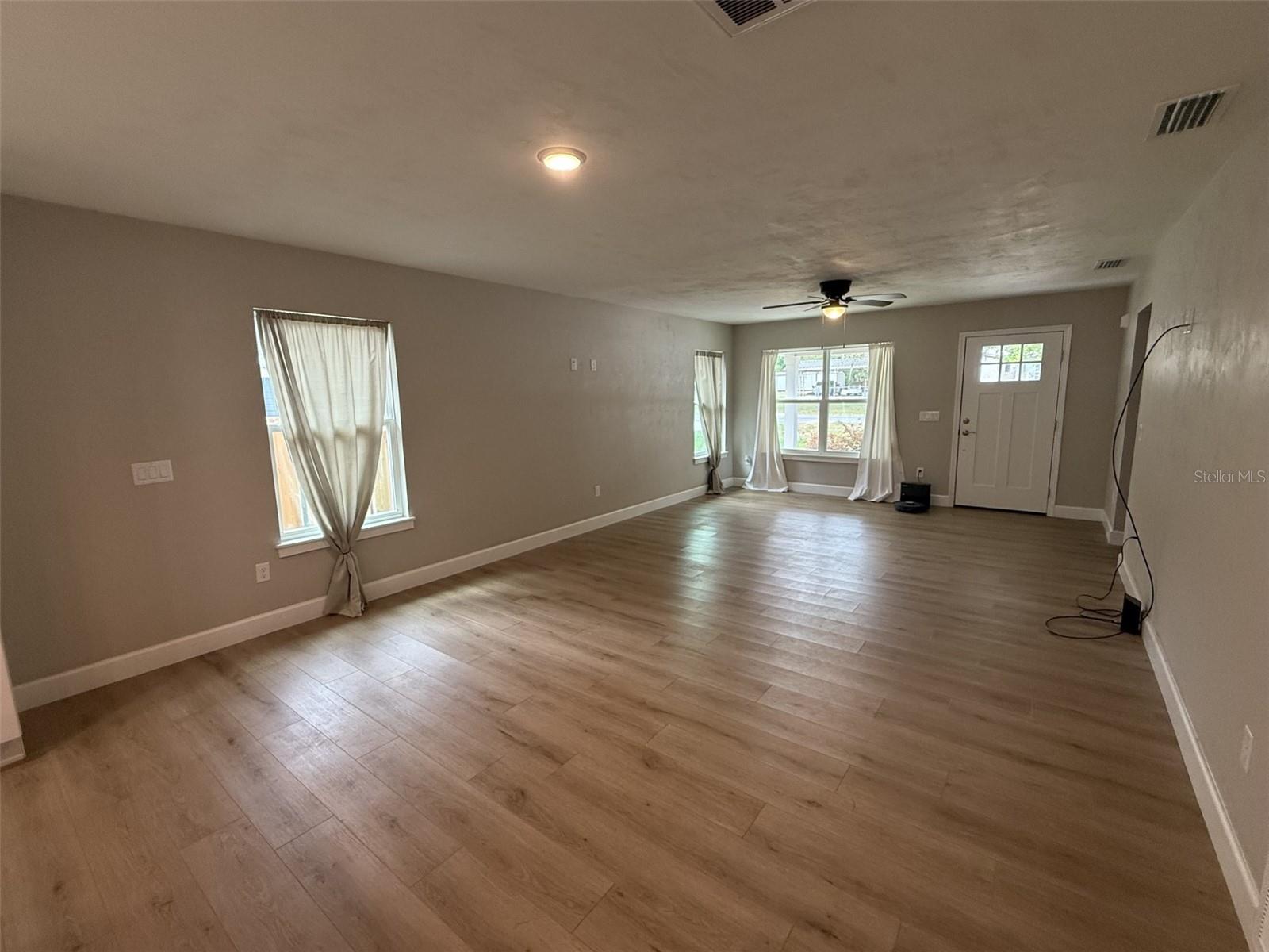 Image 6 of 18 For 13323 157th Avenue