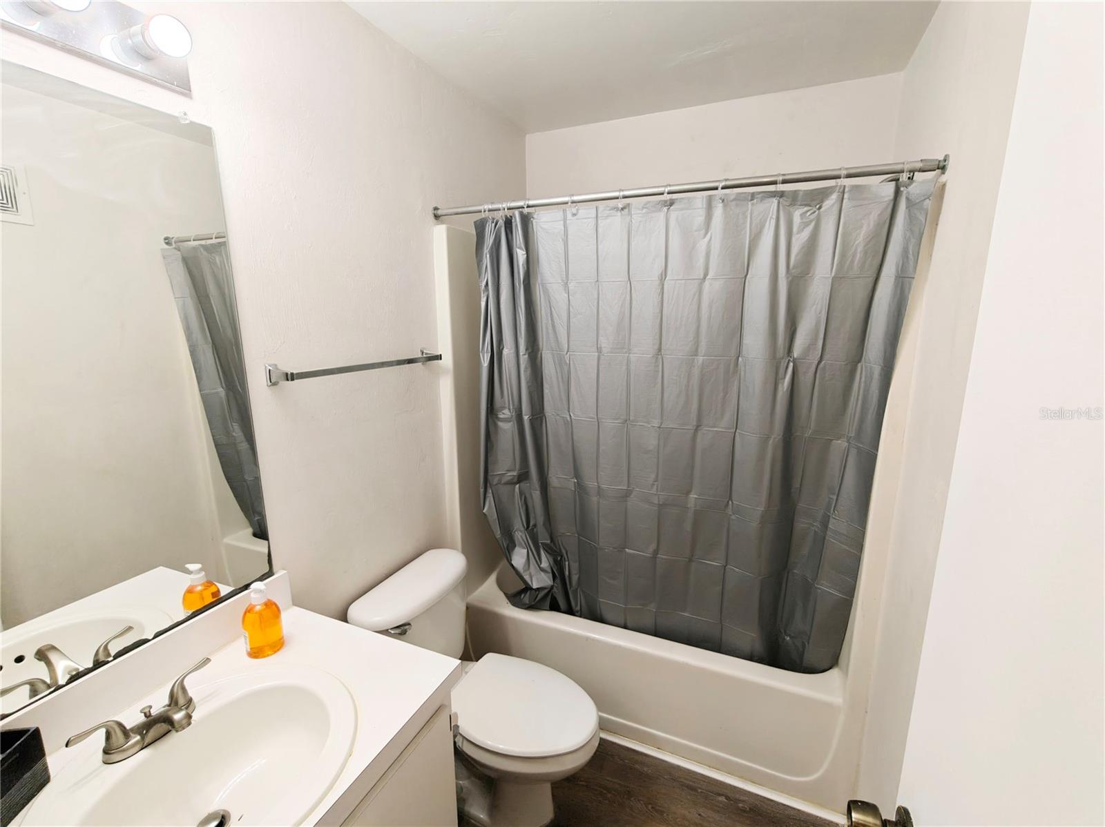 Image 14 of 17 For 4000 23rd Street 5-207 Room