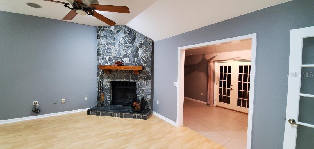 Image 4 of 16 For 5201 86 Terrace