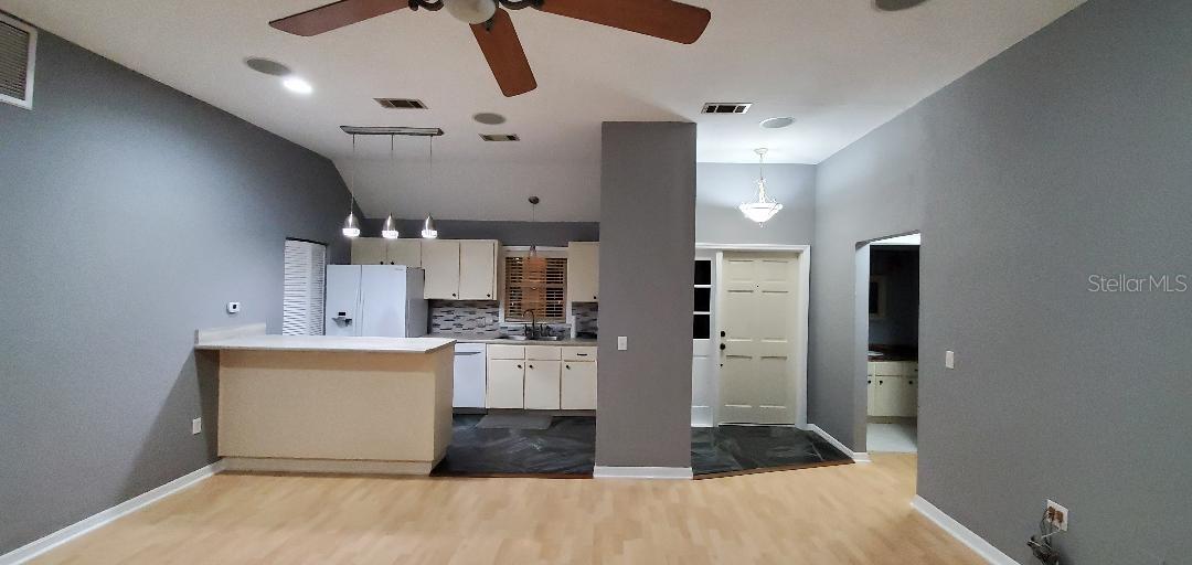 Image 6 of 16 For 5201 86 Terrace