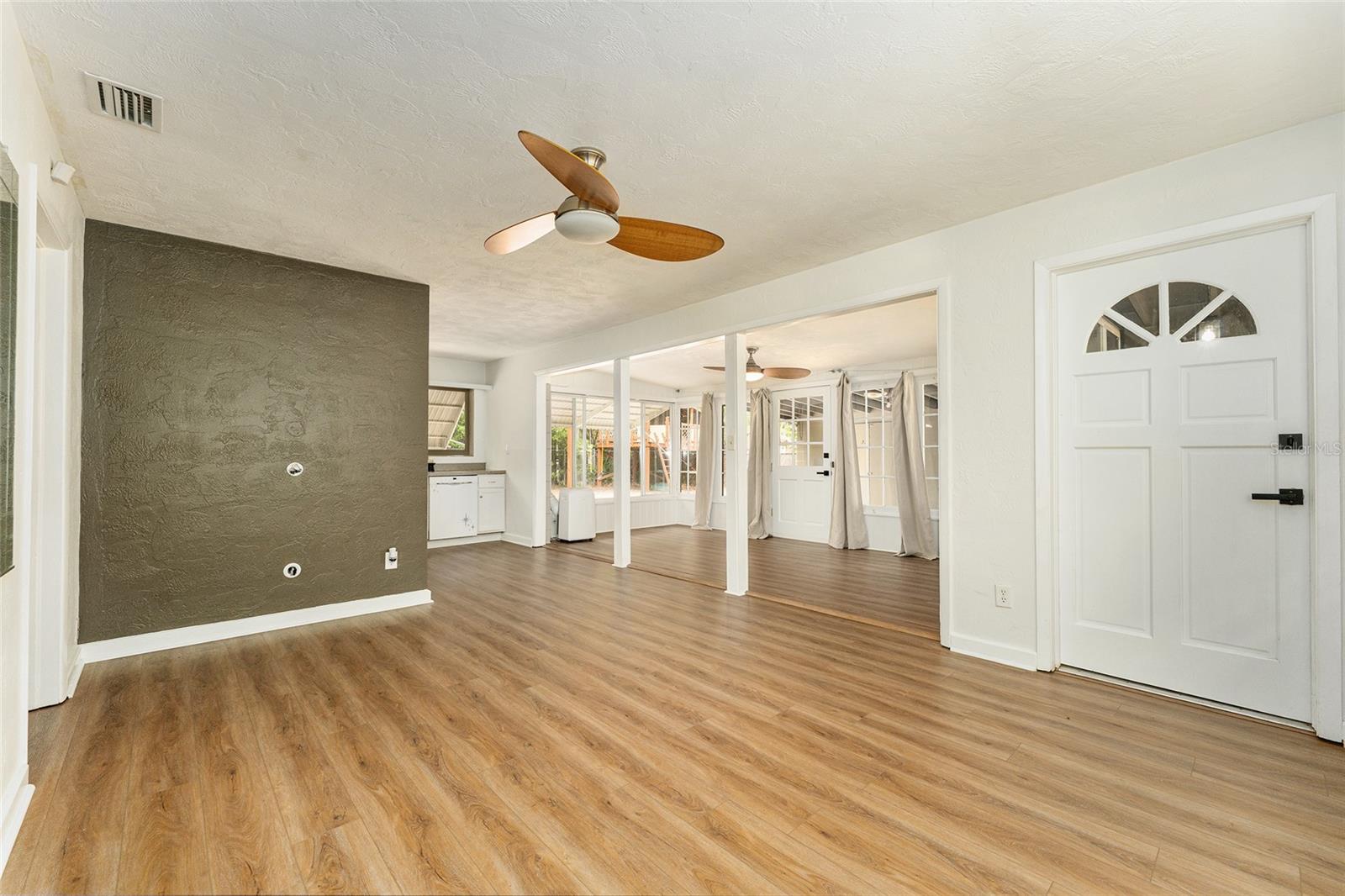 Image 4 of 23 For 2214 7th Terrace