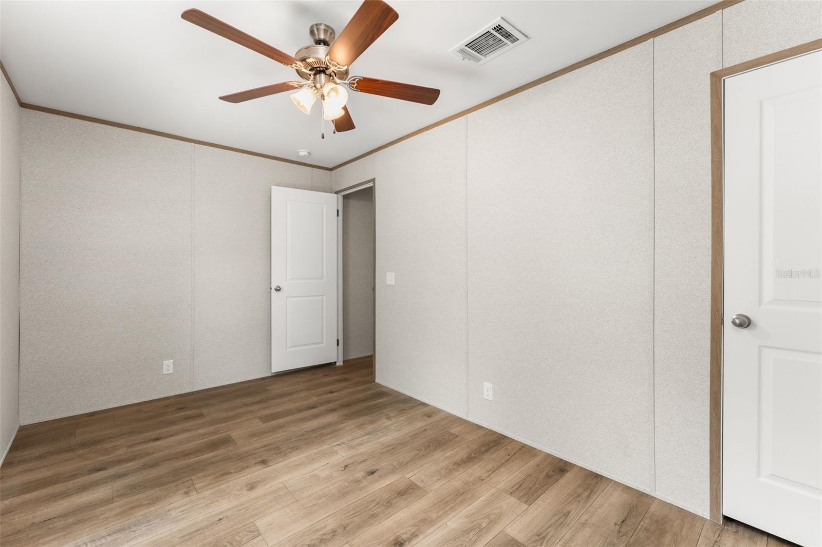 Image 11 of 22 For 1051 129 Avenue