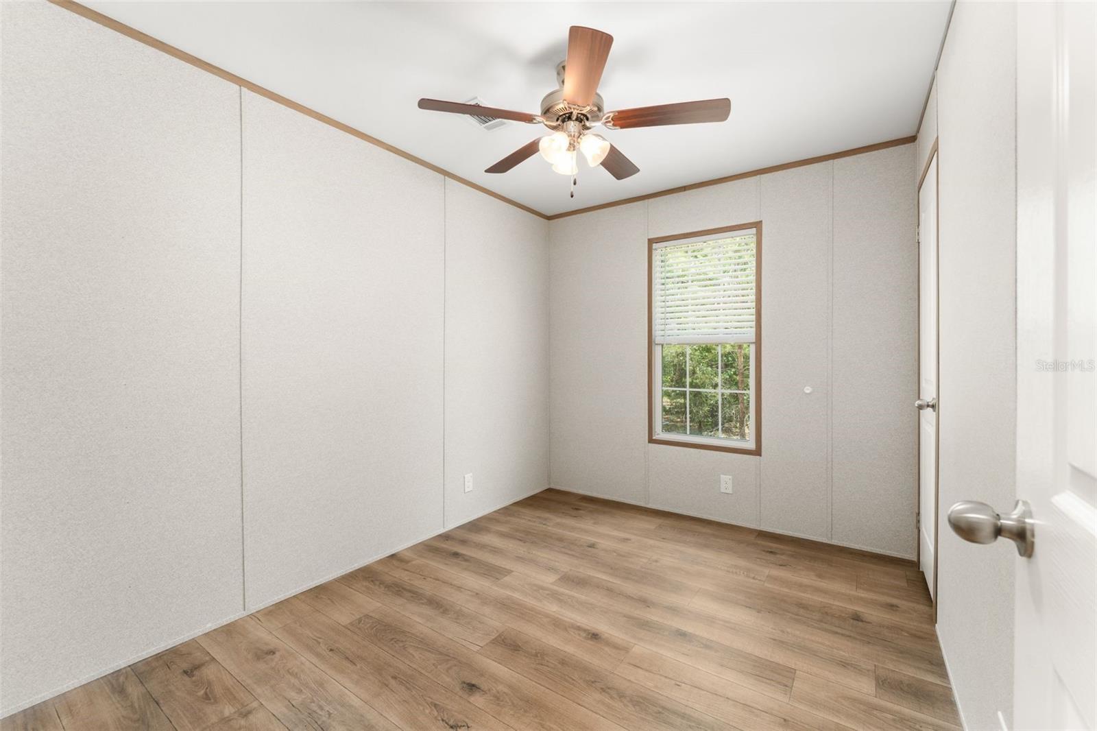 Image 13 of 22 For 1051 129 Avenue