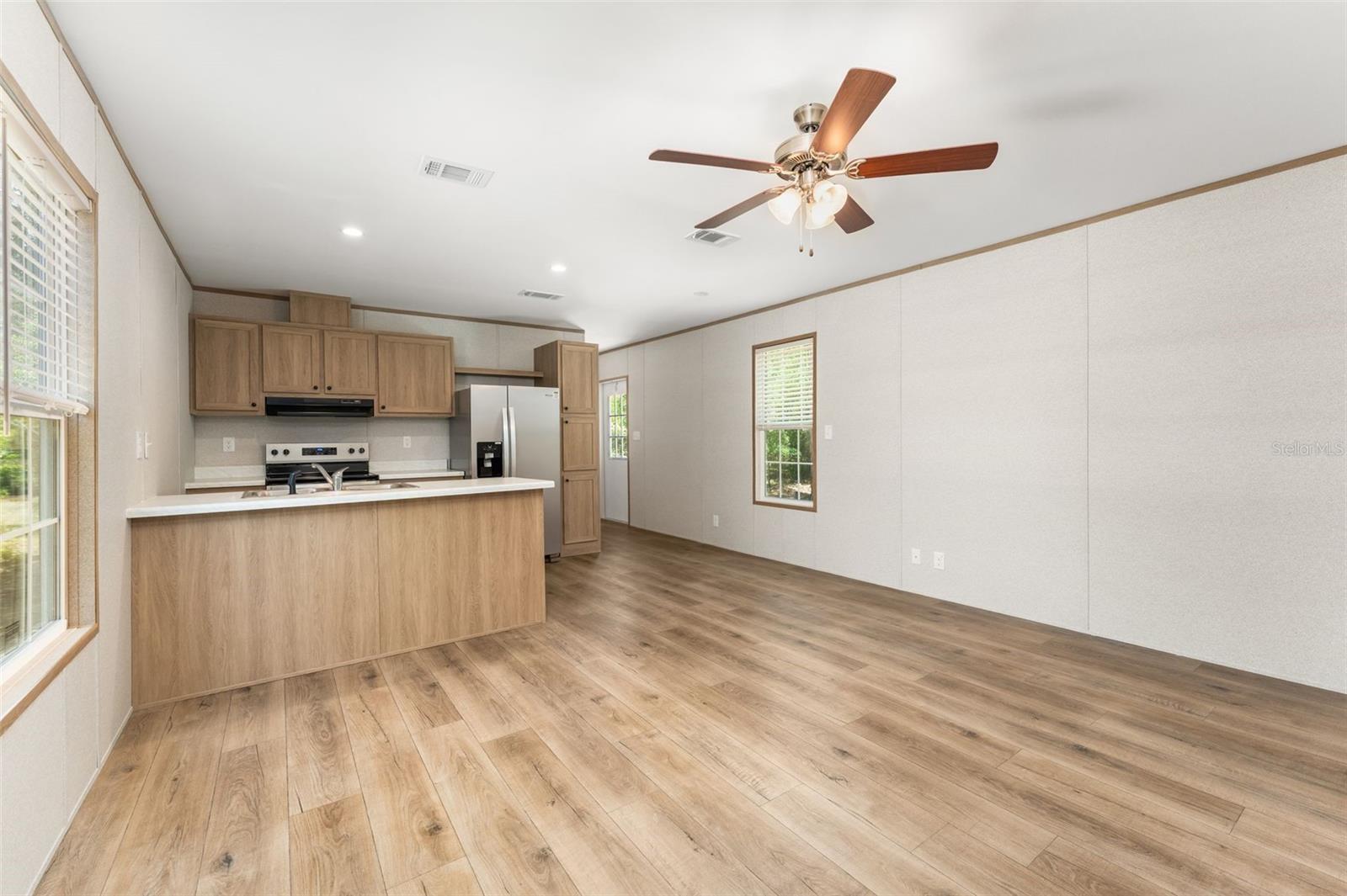 Image 4 of 22 For 1051 129 Avenue