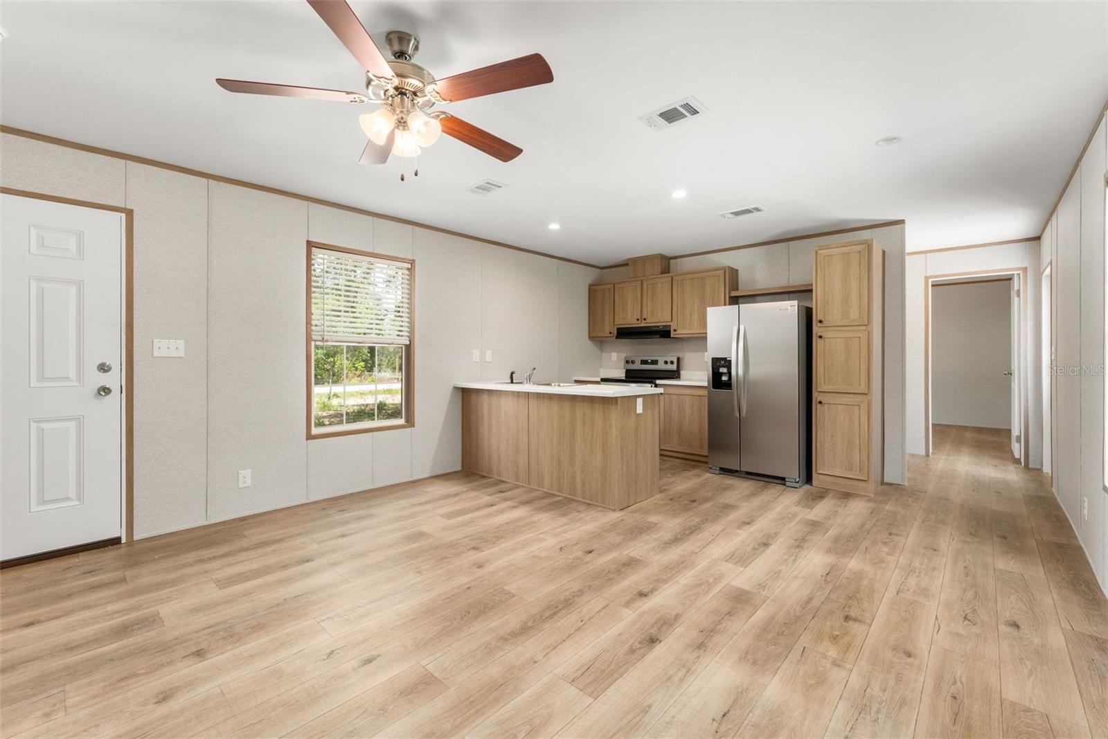 Image 5 of 22 For 1051 129 Avenue