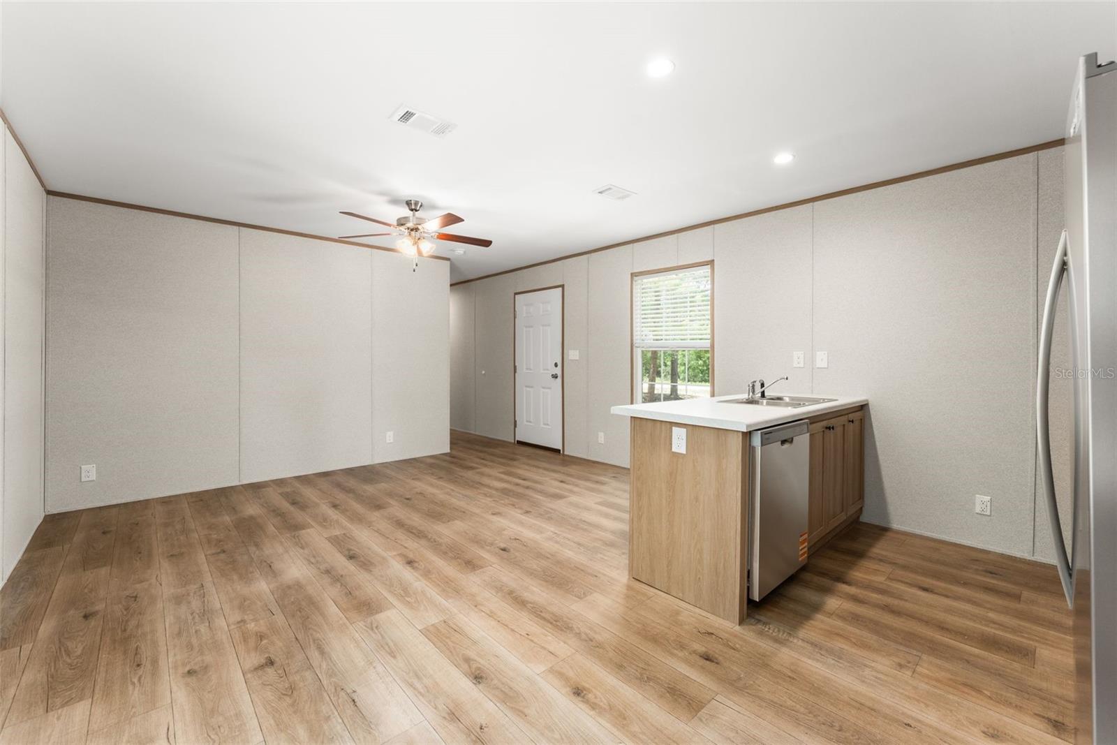 Image 6 of 22 For 1051 129 Avenue