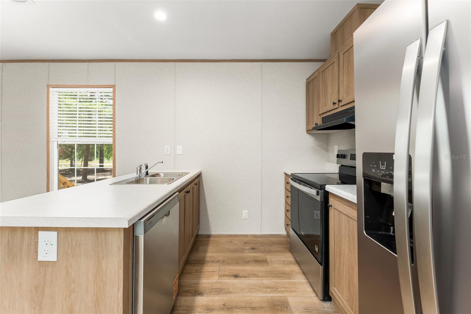 Image 7 of 22 For 1051 129 Avenue