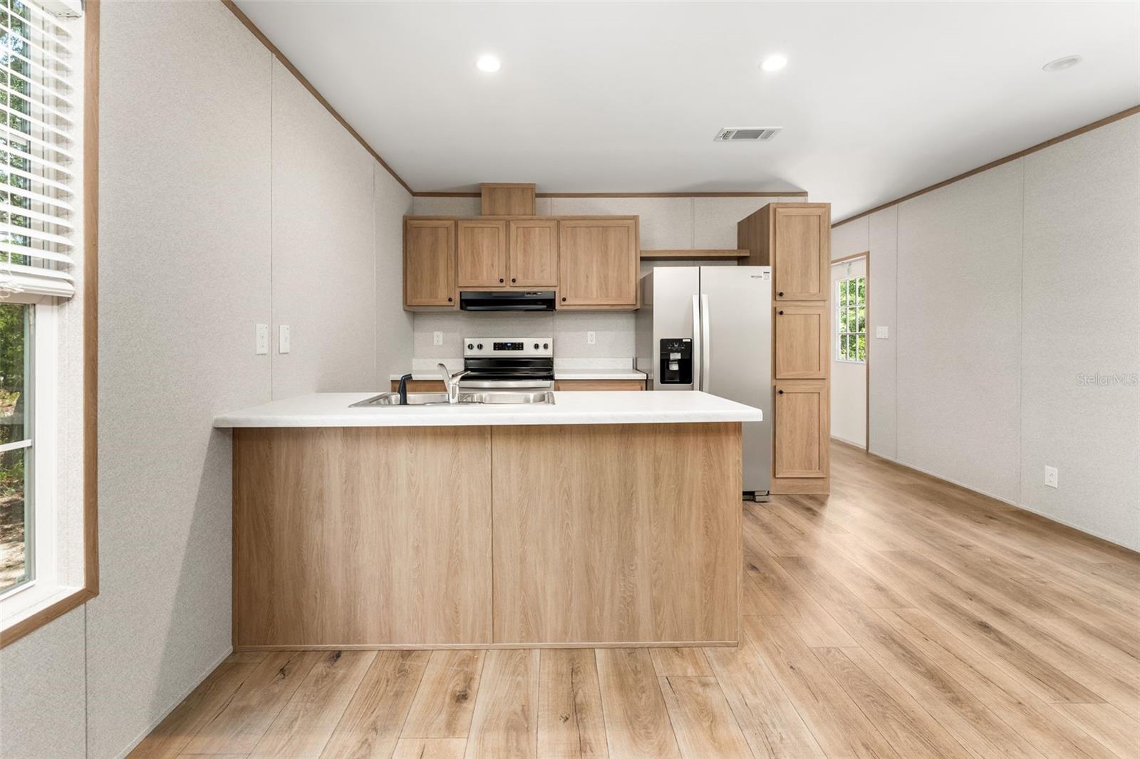 Image 9 of 22 For 1051 129 Avenue