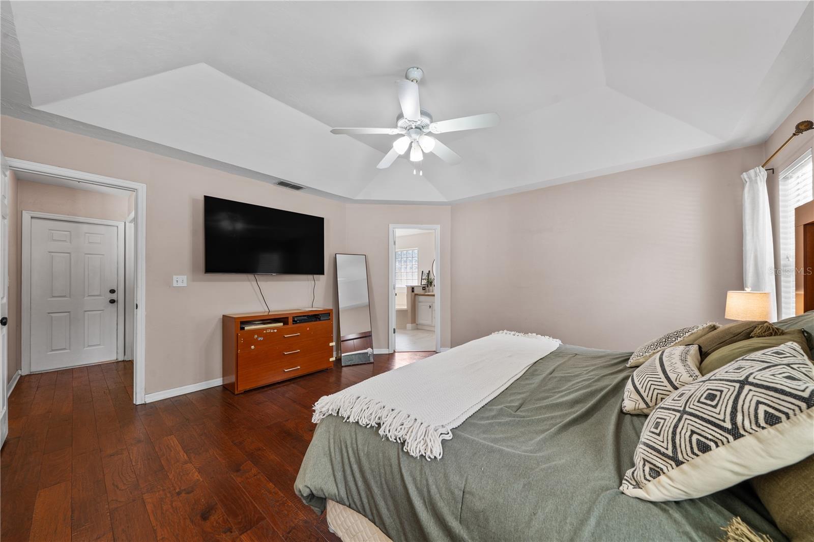 Image 15 of 51 For 11422 16th Place