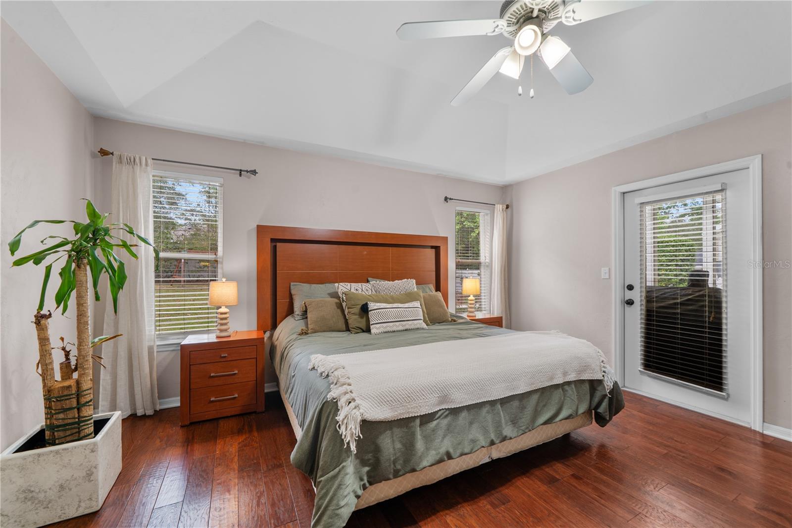 Image 16 of 51 For 11422 16th Place