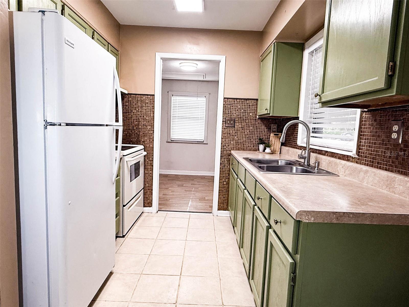 Image 11 of 30 For 22620 Hawthorne Road