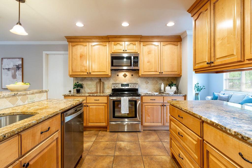Image 11 of 43 For 2884 197th Street