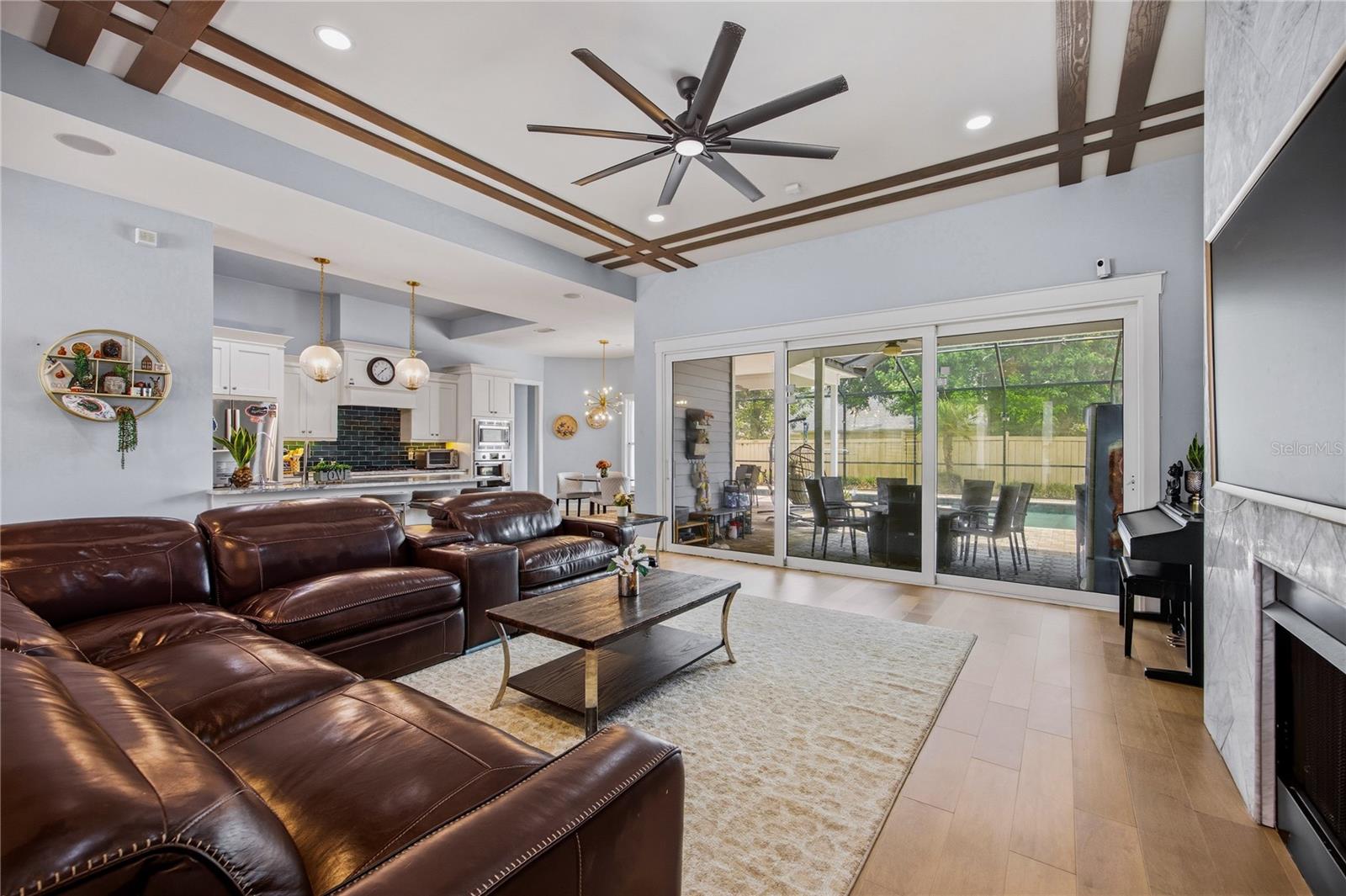 Listing photo id 13 for 4003 63rd Way
