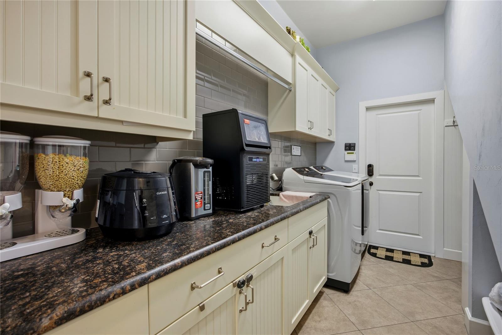 Listing photo id 22 for 4003 63rd Way