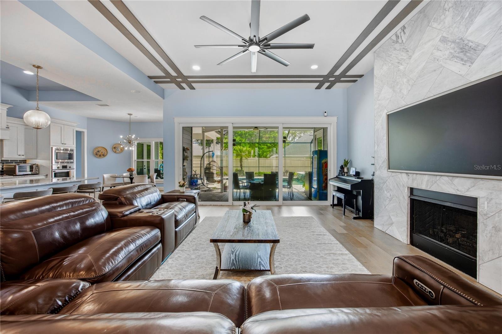 Listing photo id 2 for 4003 63rd Way