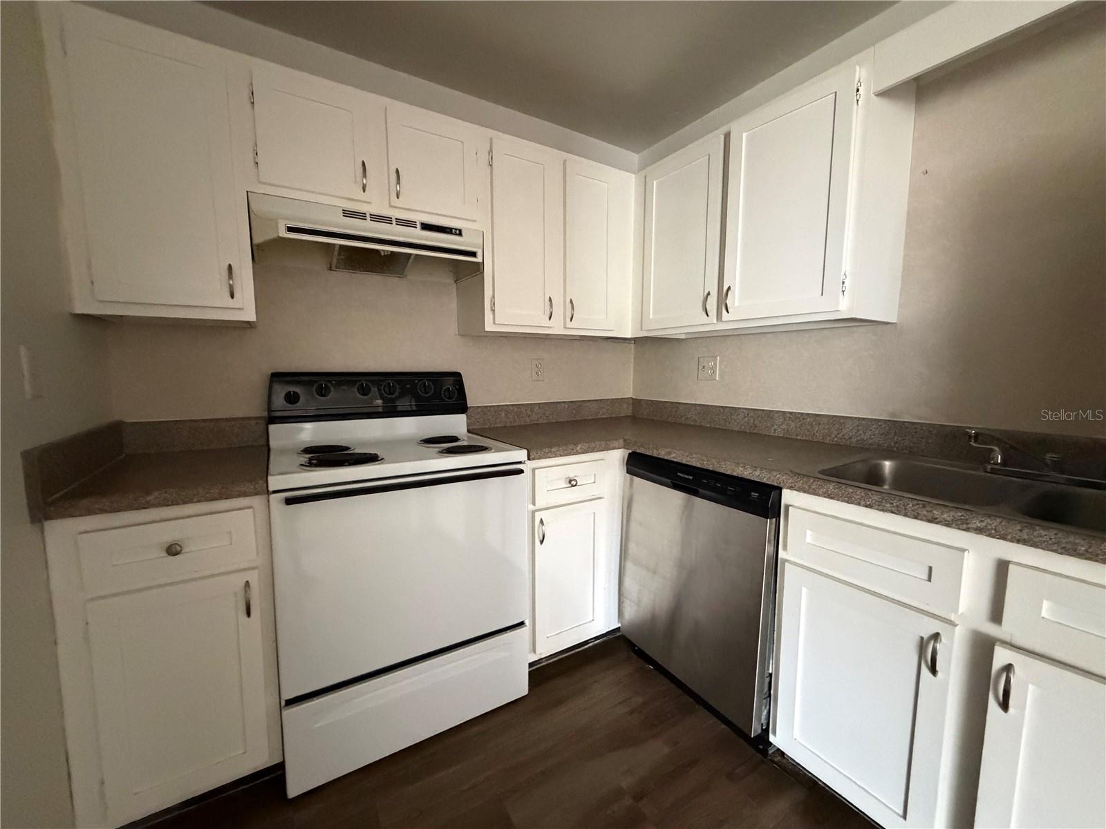 Image 10 of 14 For 3924 26 Drive 5