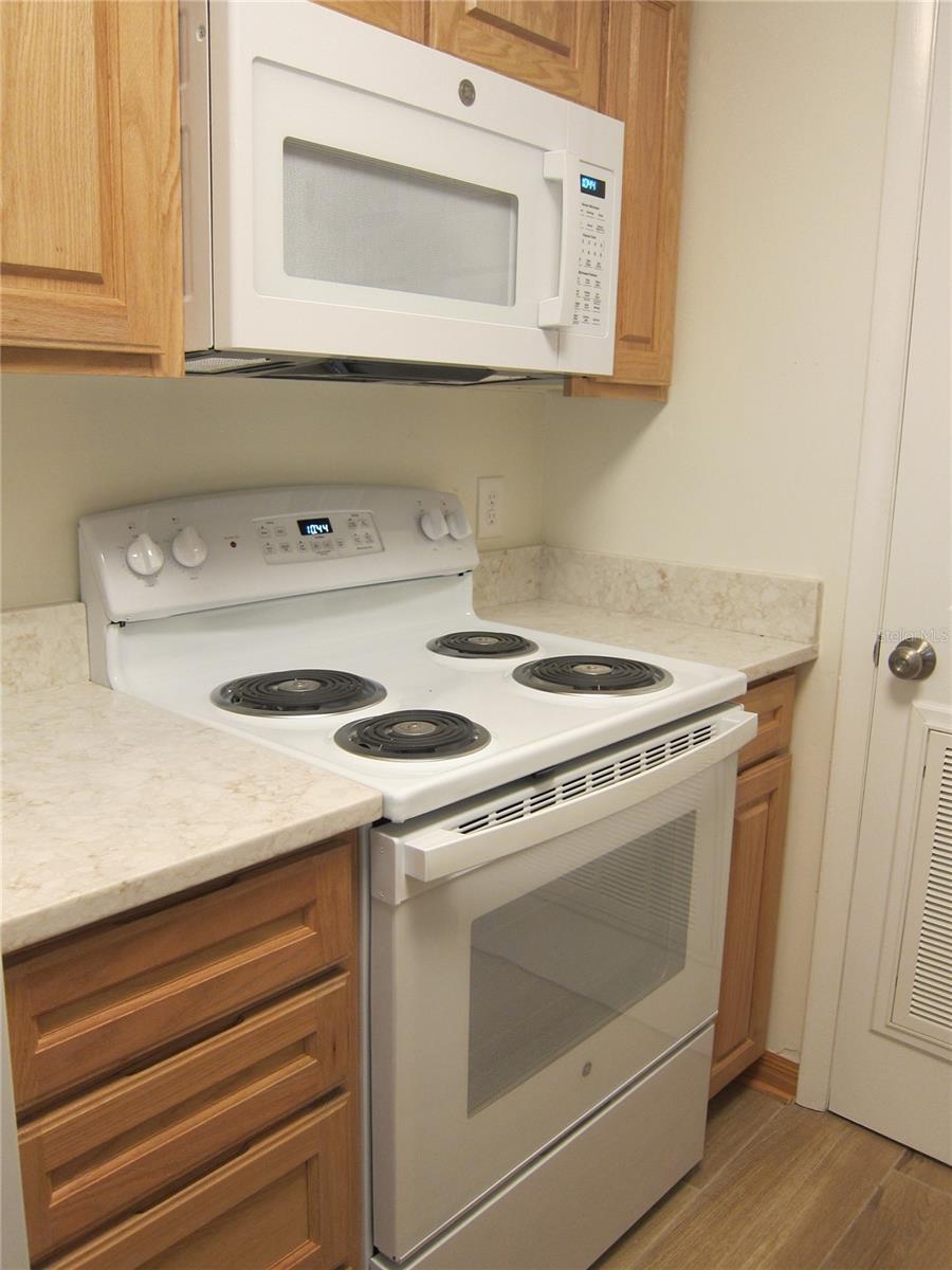 Image 11 of 27 For 7023 21 Lane