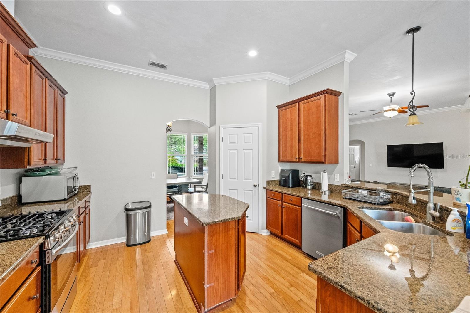 Image 5 of 48 For 8629 80th Place